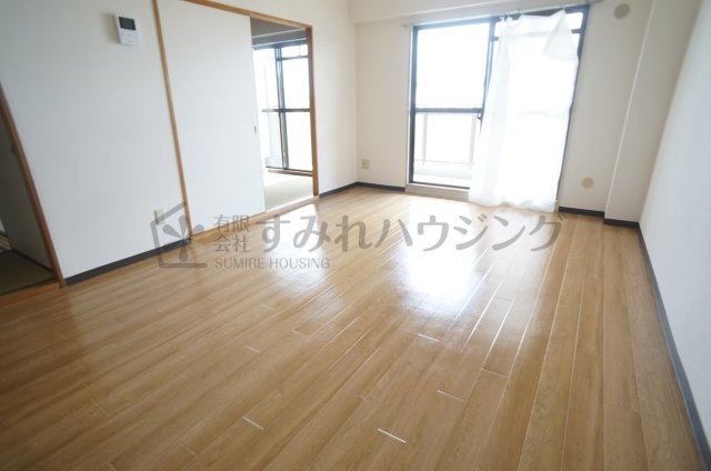 グランドゥール平井の居間・リビング