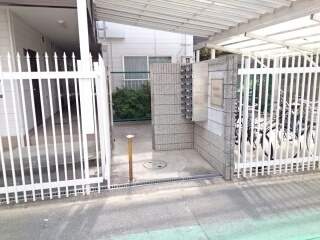 ハイツホリデーのエントランス