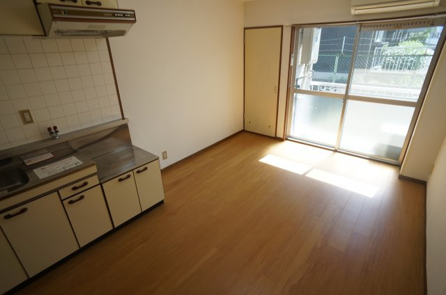 ハイツホリデーの居間・リビング