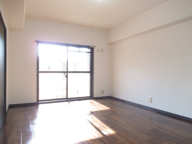 ロイヤルメゾン富士の居間・リビング