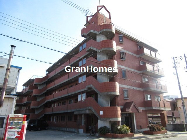 ロイヤルメゾン富士の外観