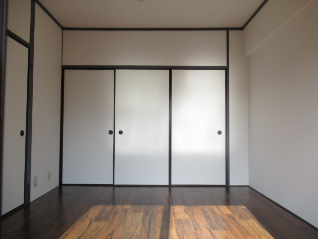 ロイヤルメゾン富士の寝室