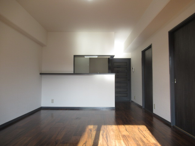 ロイヤルメゾン富士の居間・リビング