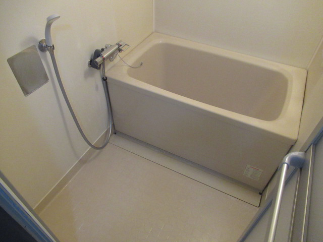 ロイヤルメゾン富士の浴室