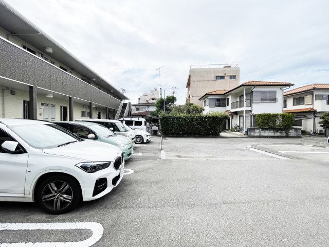 カーサ・フェリオ南佐古の駐車場