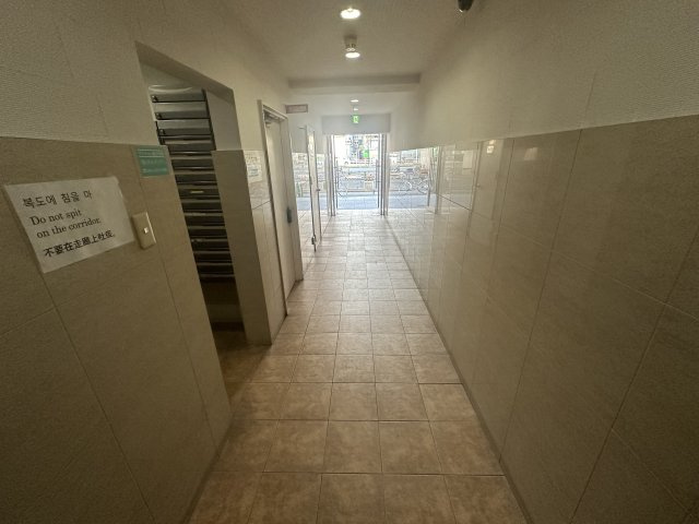ルポ西本町のエントランス