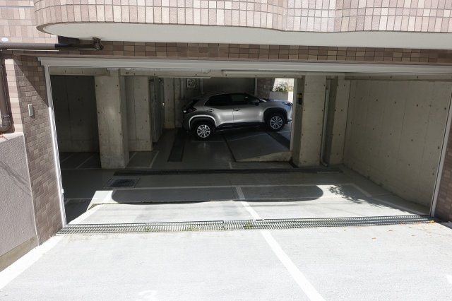 ユーコート武庫川の駐車場