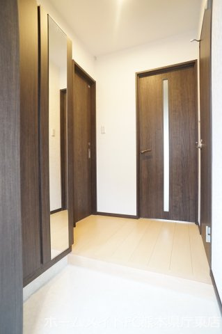 熊本市東区長嶺南２丁目の賃貸マンションの玄関