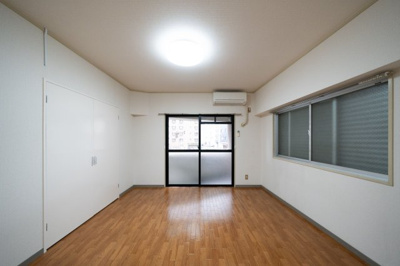 【居間・リビング】 | メルヘンハイツ | 別号室の写真になります。現況優先。