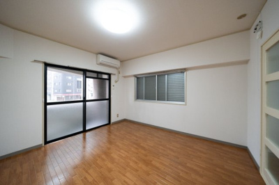 【洋室】 | メルヘンハイツ | 別号室の写真になります。現況優先。