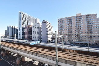 【展望】 | 眼前に広がる空の雄大さと、このお部屋の自慢の一つである「眺望」をご覧ください。毎日、この景色を独り占めできる新生活に夢が広がります。～即日のご見学可能～　お問合せはお気軽にどうぞ。