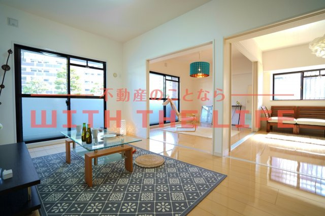 センチュリー中央【キャッシュバック対象物件】の居間・リビング|ゆったりとしたリビングです