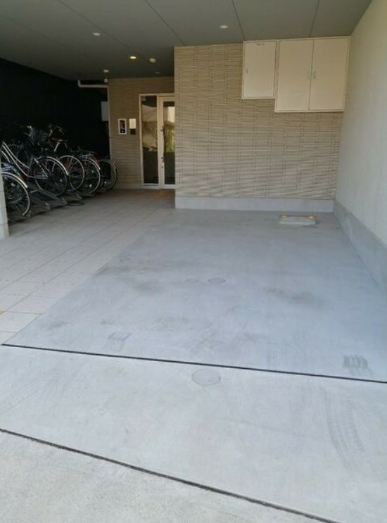 エヌエムヴァントワの駐車場