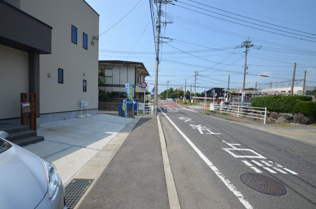 新築住宅　真名子1丁目　1号棟の前面道路含む現地写真