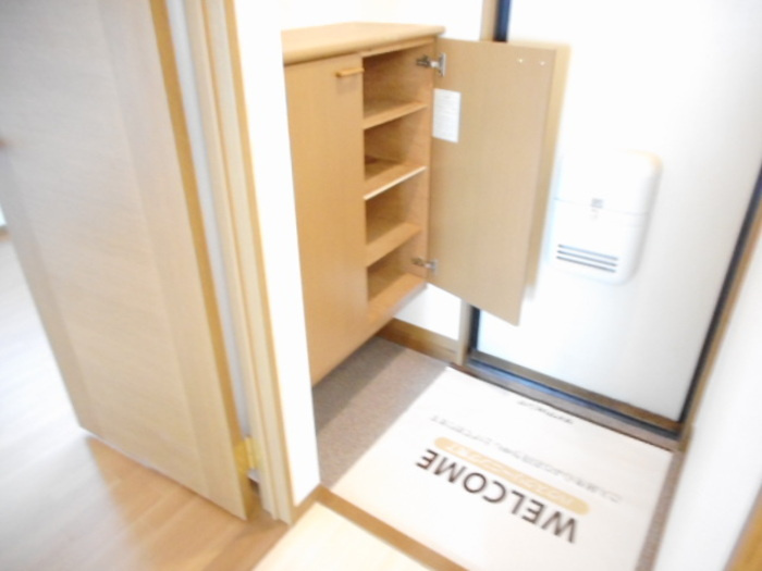 レジデンスヒルトップⅢの玄関