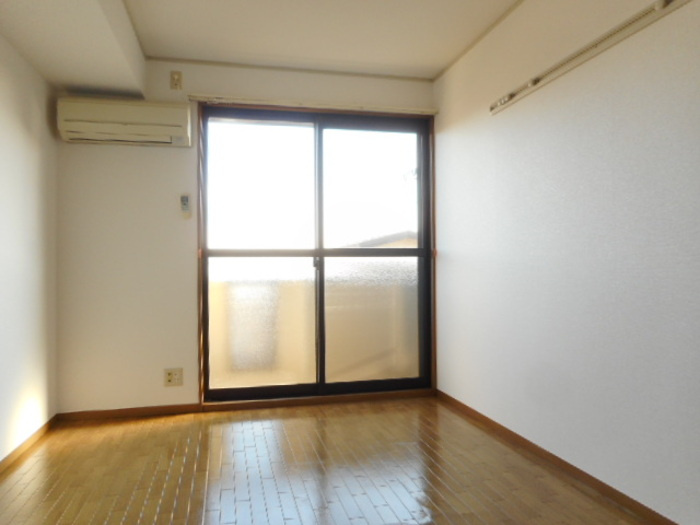 レジデンスヒルトップⅢの居間・リビング