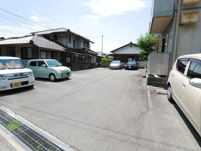 キャスティールの駐車場|カースペースがあります