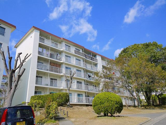 近鉄東生駒ガーデンハイツFの外観
