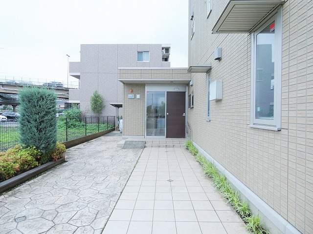 クレスト豊田のエントランス