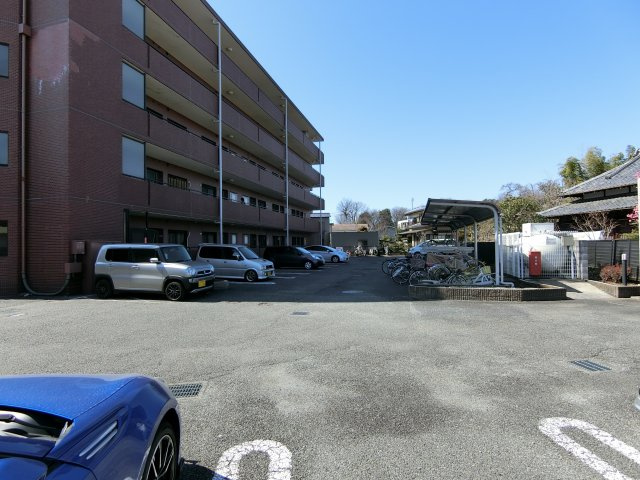 サンパティークの駐車場