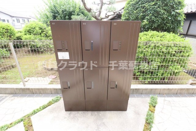 メゾンエミールドゥのその他共用部分|不在時の荷物の受け取りができる宅配ボックス付き♪