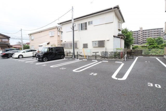 メゾンエミールドゥの駐車場|駐車スペースもあります