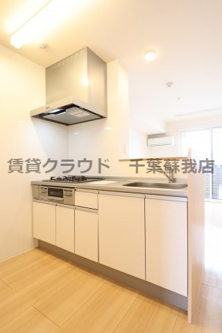 メゾンエミールドゥのキッチン|嬉しいガスコンロ付きのシステムキッチンです！