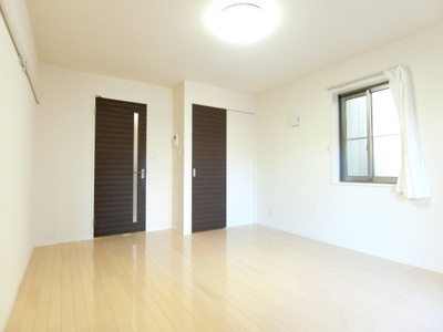 【居間・リビング】 | アルクスナバタ一番町 | 角部屋で２面に窓があります。