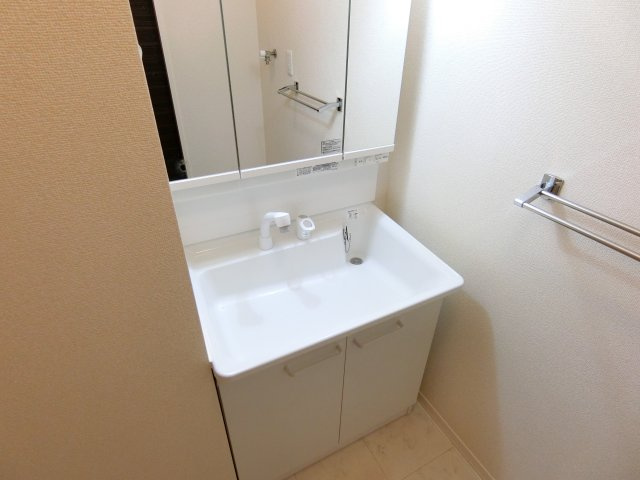 【洗面所】 | アルクスナバタ一番町 | 朝の支度もスムーズな独立洗面台。