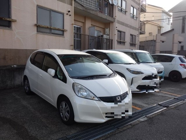 セオコート高丸の駐車場
