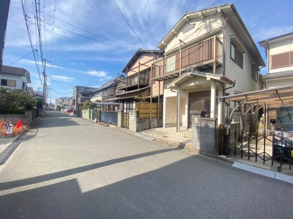 和歌山市西浜中古戸建の前面道路含む現地写真|交通量の少ない閑静な住宅街