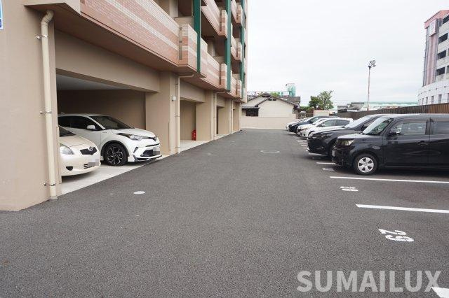 熊本市南区田井島２丁目の賃貸マンションの駐車場