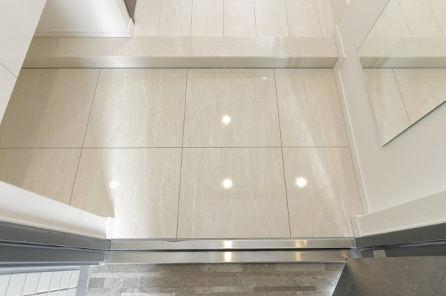 ルフレ プレミアム新小岩の玄関|写真は６０２号室を掲載しています。同タイプになります。