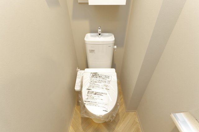 ルフレ プレミアム新小岩のトイレ|写真は６０２号室を掲載しています。同タイプになります。