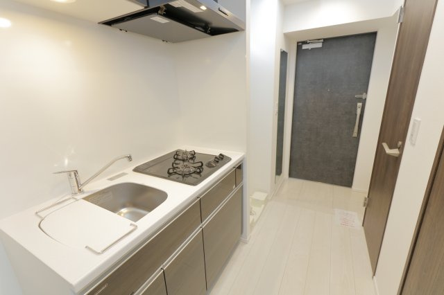 ルフレ プレミアム新小岩のキッチン|写真は６０２号室を掲載しています。同タイプになります。