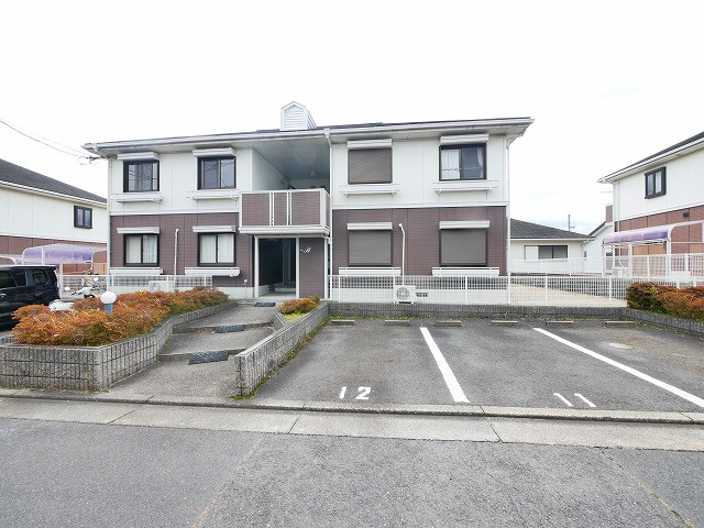 サンモールハイツの駐車場