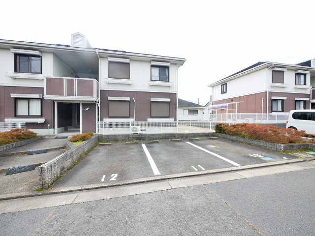 サンモールハイツの駐車場