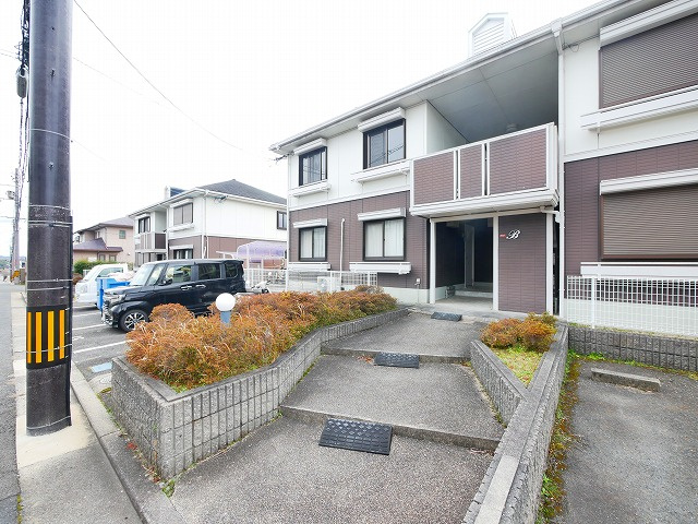 サンモールハイツの駐車場