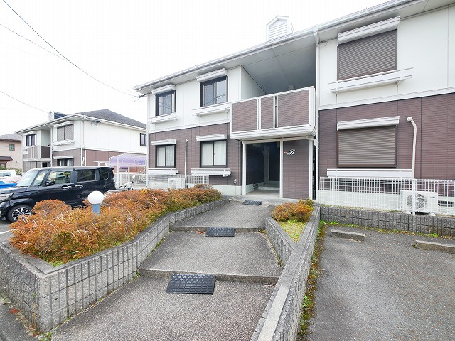 サンモールハイツの駐車場