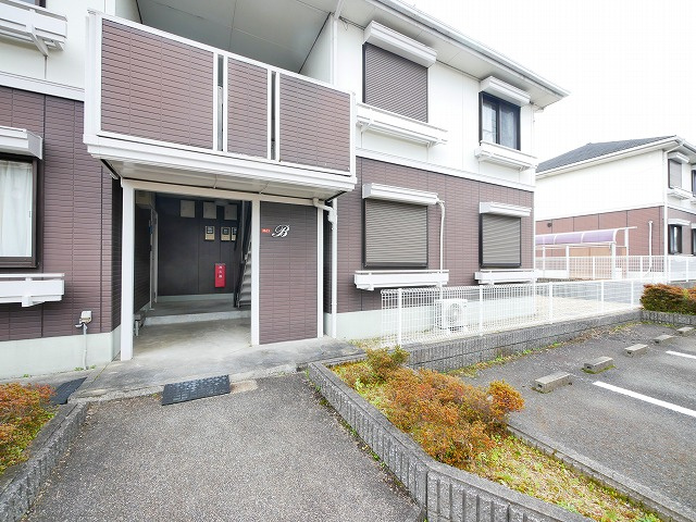 サンモールハイツの駐車場