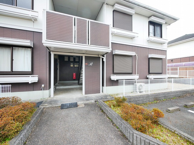 サンモールハイツの駐車場