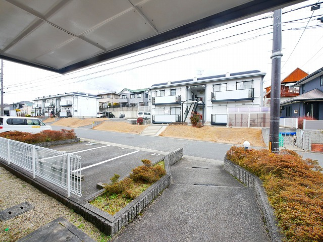 サンモールハイツの駐車場