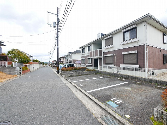 サンモールハイツの駐車場