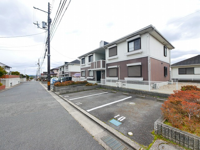 サンモールハイツの駐車場