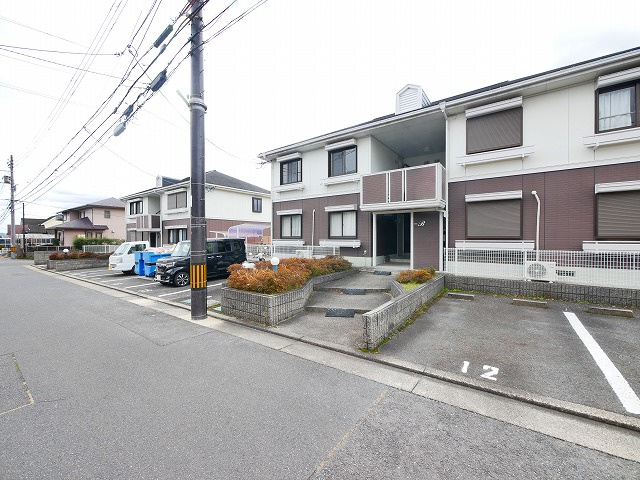 サンモールハイツの駐車場