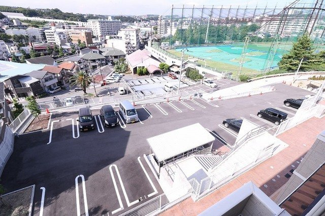 舞子坂ヒルズⅡの駐車場