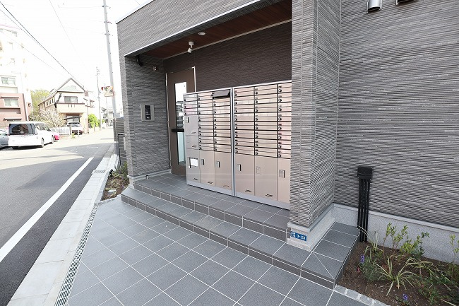 ヴィラ東中神のエントランス