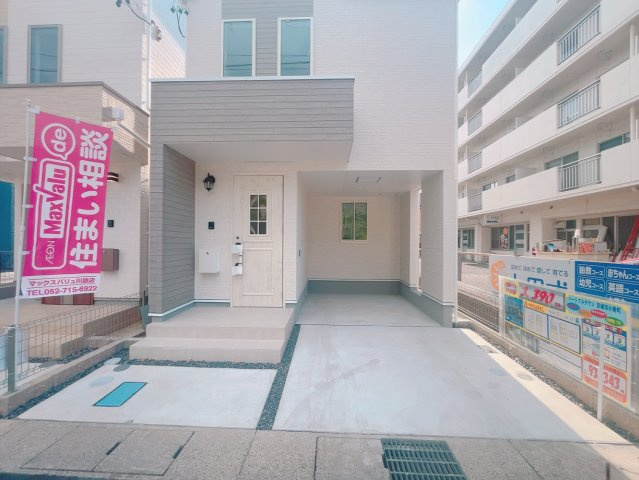 安城市小堤町新築戸建て『仲介料無料』の駐車場