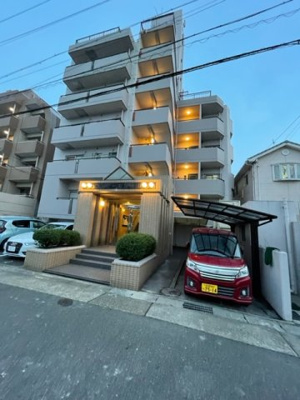 【外観】 | コンセール左京山４０１【仲介手数料無料】平子小学校　左京山中学校 | 撮影
社長の村田です！
自らプレイヤーとして営業しています
長年の経験と実績から皆様により良いマイホーム購入のご提案をいたします。
住宅ローンの不安や購入後の不安等何でもご相談ください。