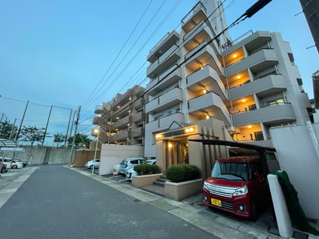コンセール左京山４０１【仲介手数料無料】平子小学校　左京山中学校の外観|撮影
社長の村田です！
自らプレイヤーとして営業しています
長年の経験と実績から皆様により良いマイホーム購入のご提案をいたします。
住宅ローンの不安や購入後の不安等何でもご相談ください。